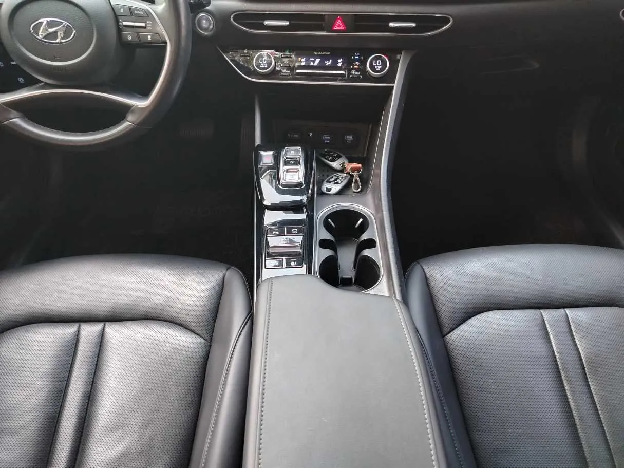Car image 20