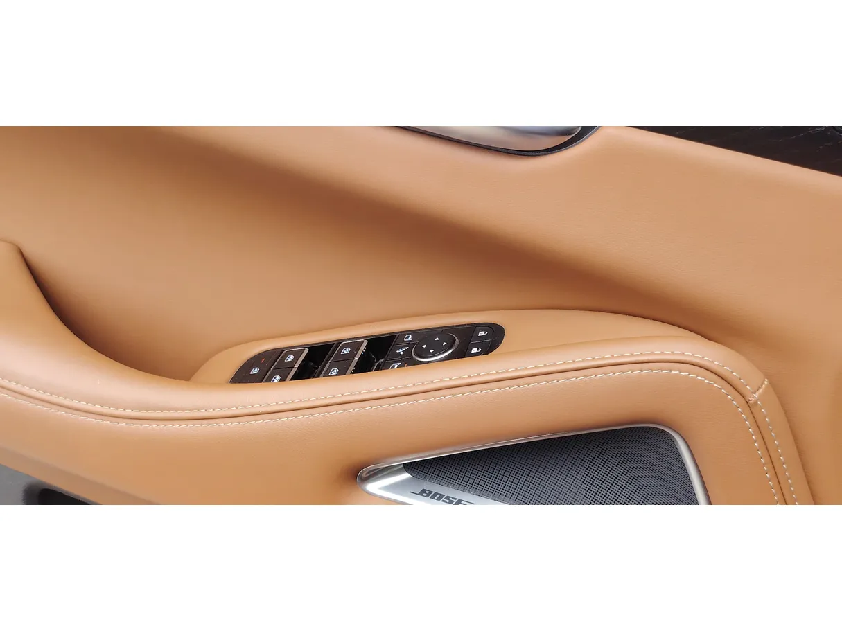 Car image 27