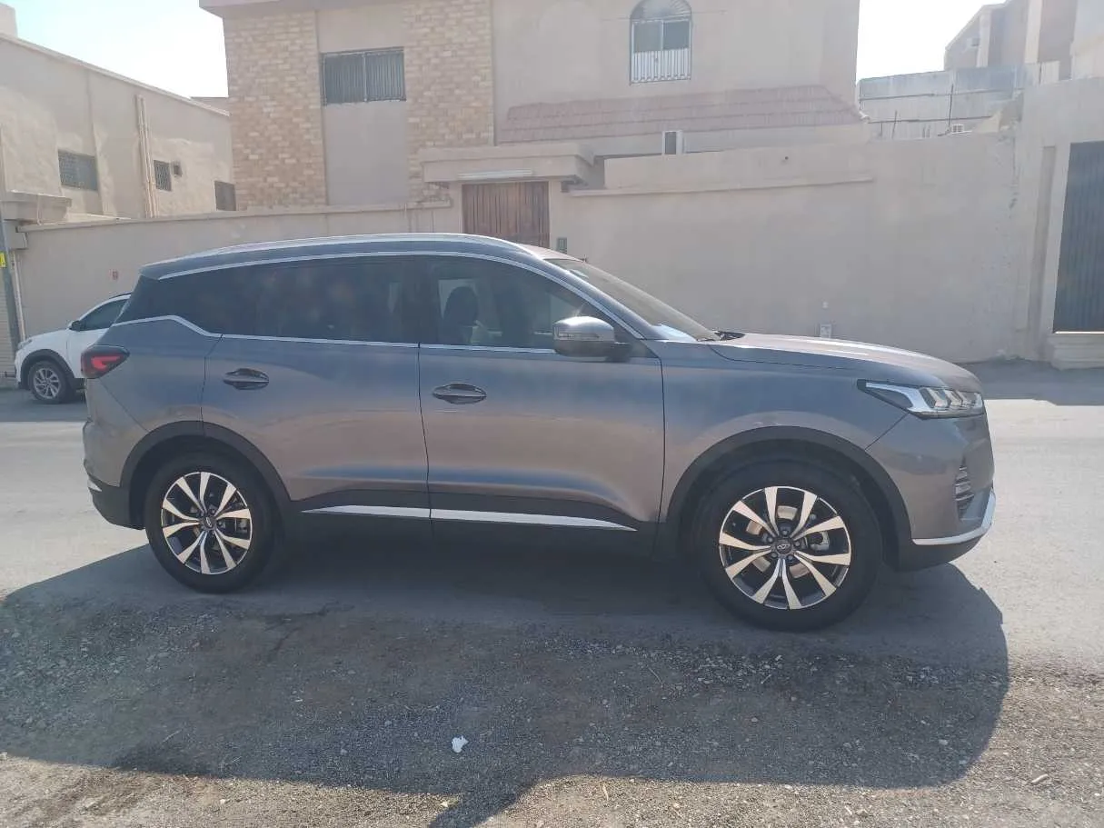Car image 4