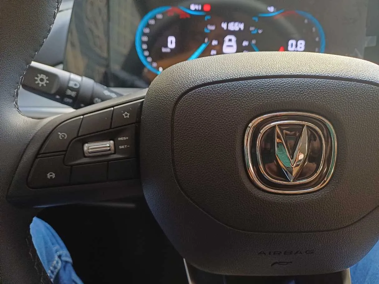 Car image 19