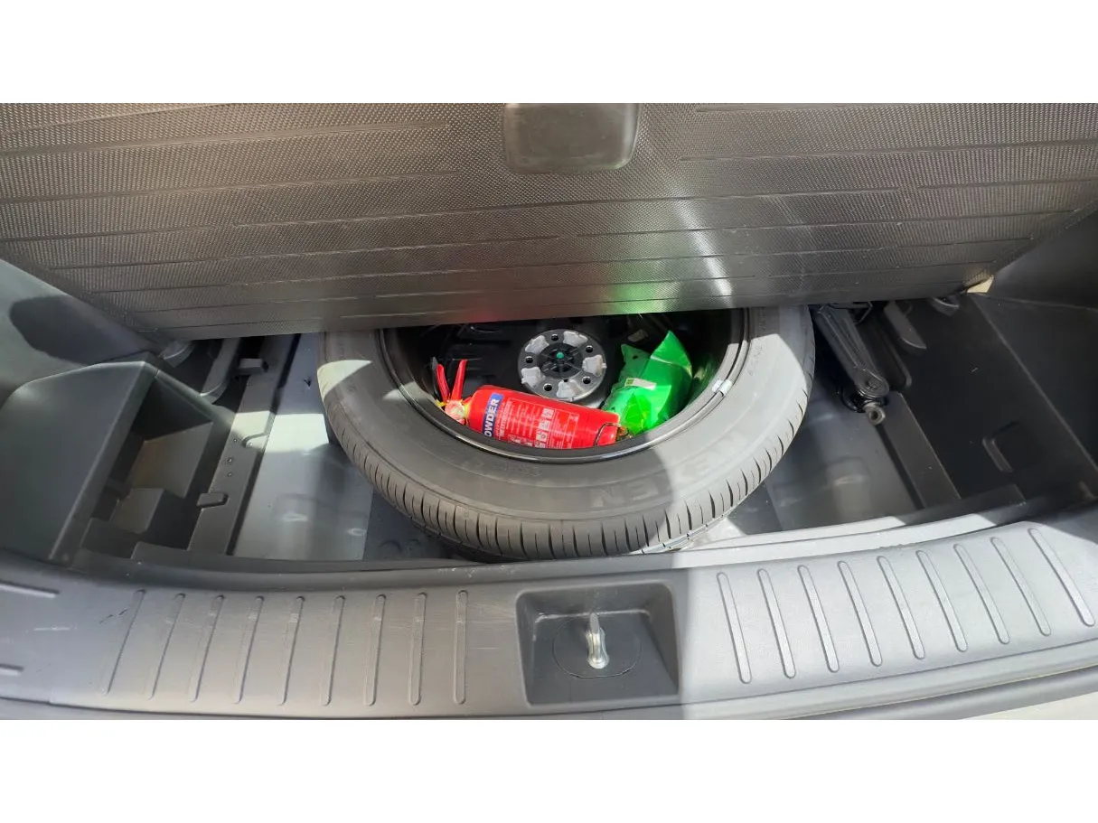 Car image 26