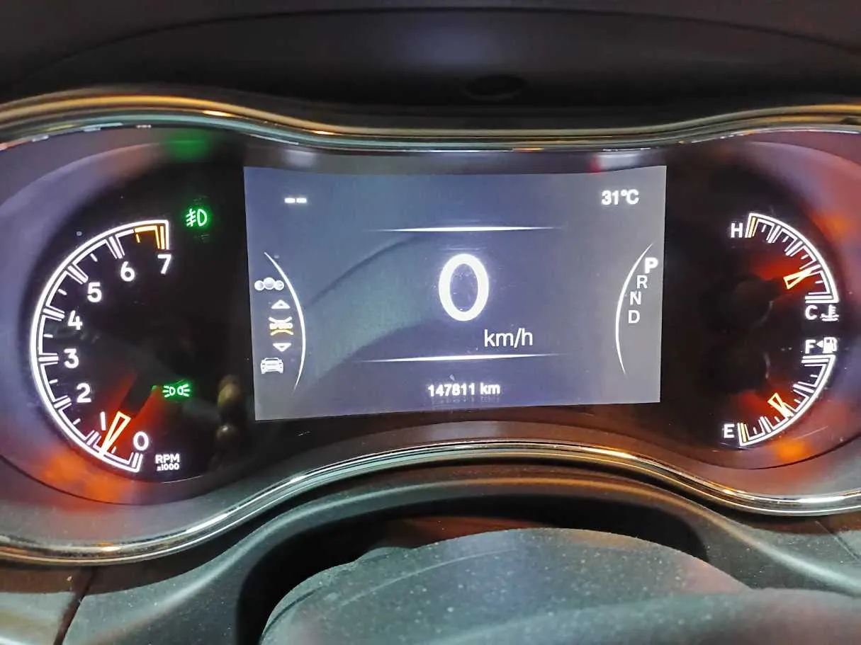 Car image 18