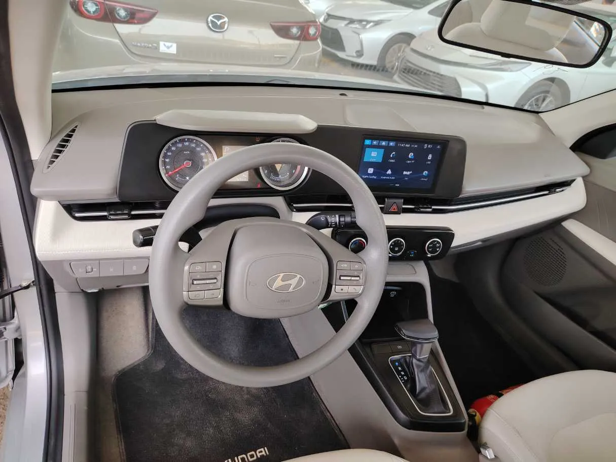 Car image 13