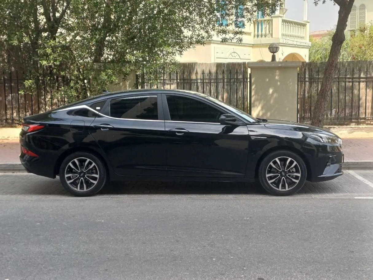Car image 8