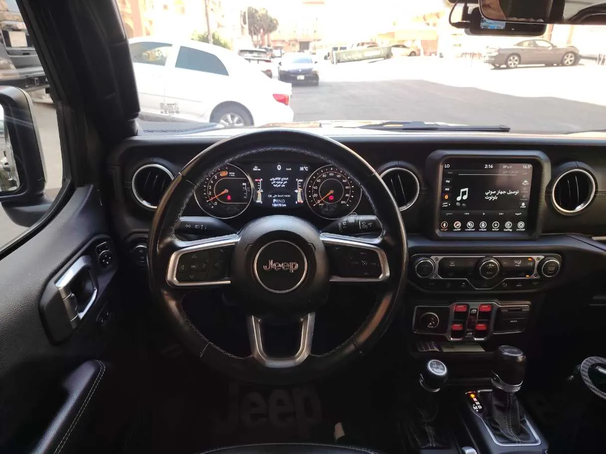 Car image 23