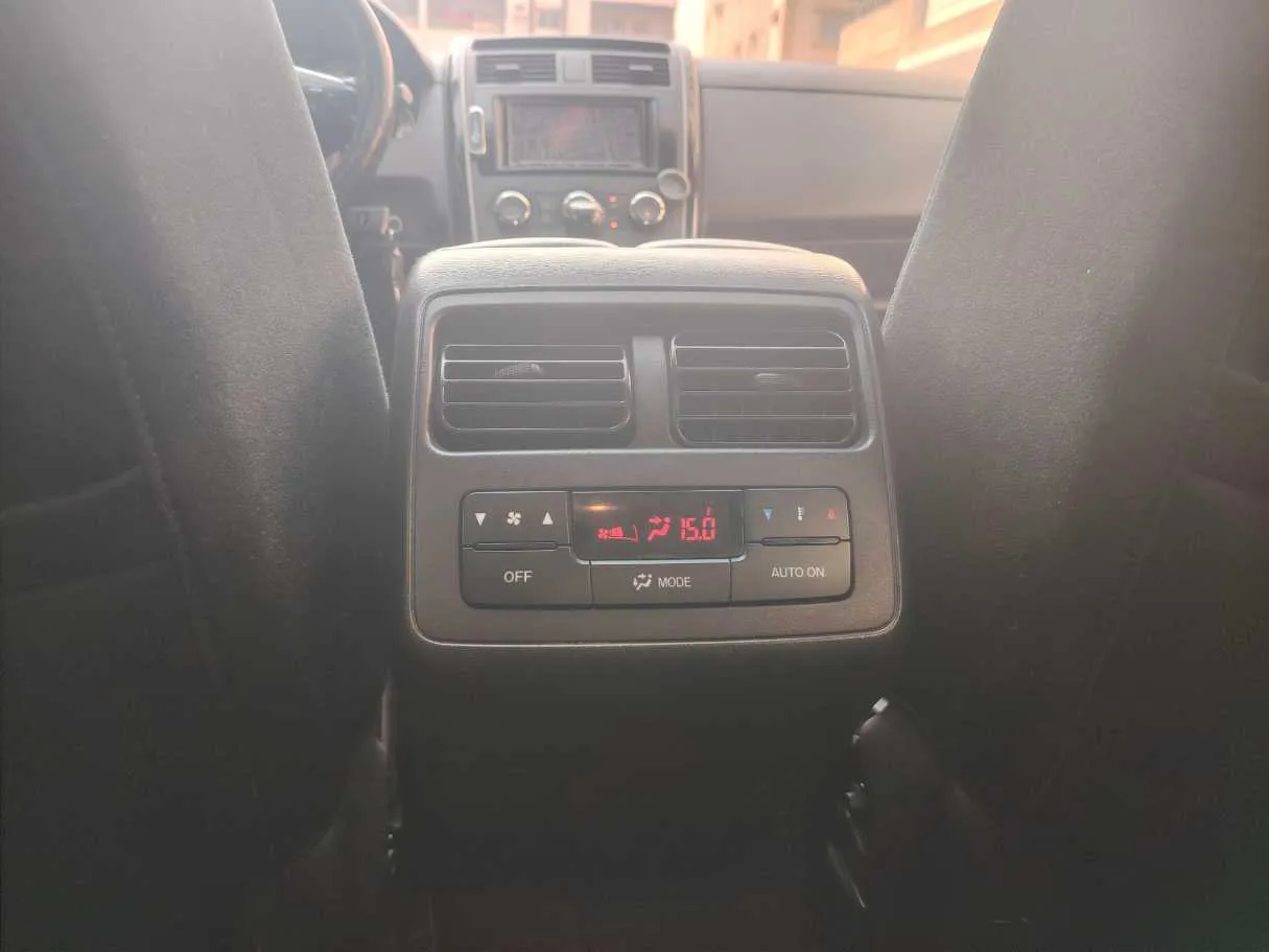 Car image 24