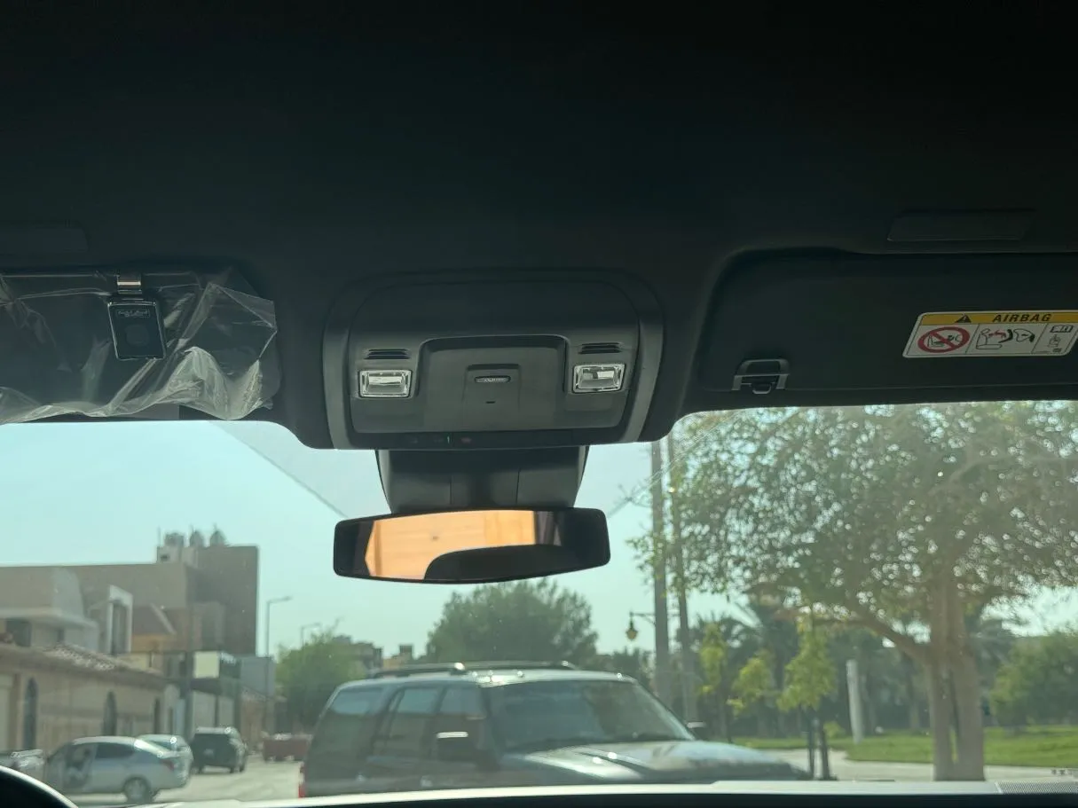 Car image 25