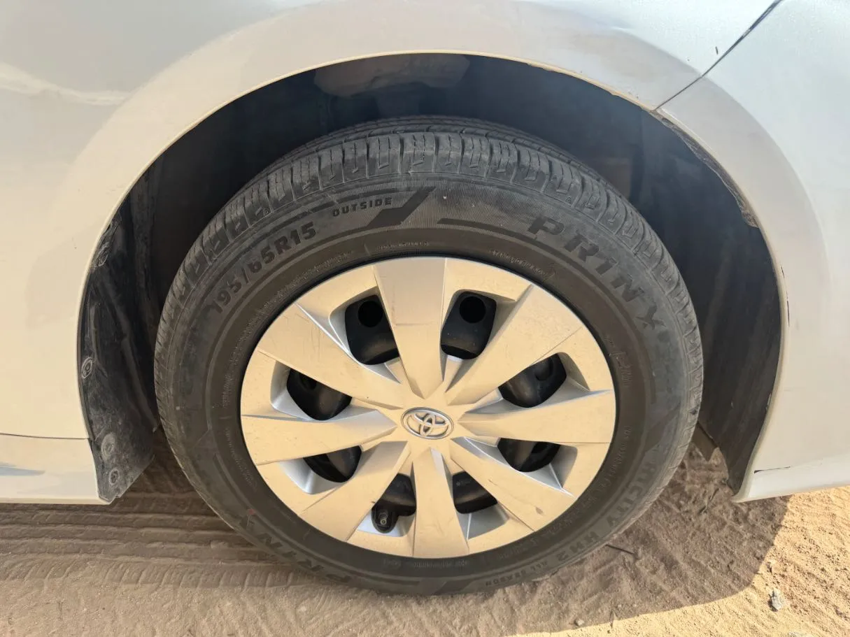 Car image 9