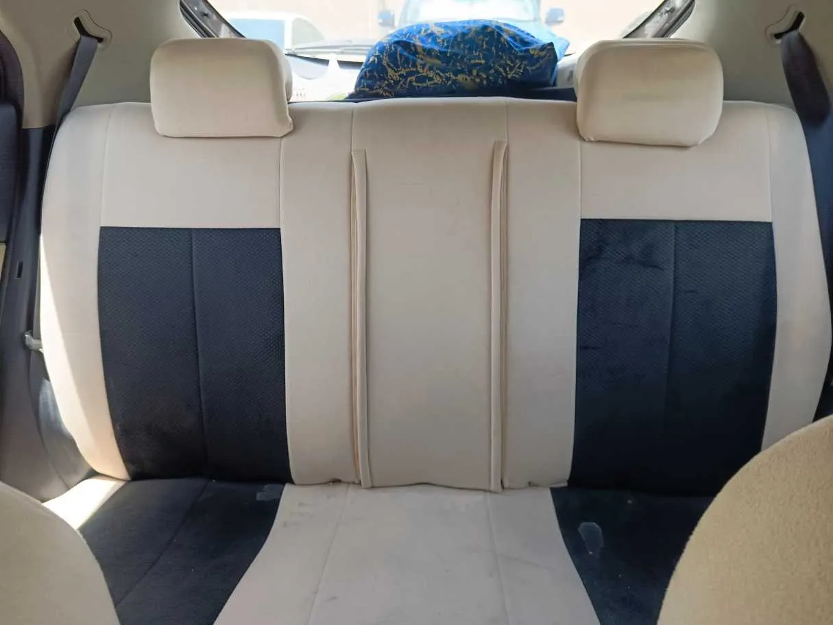 Car image 17