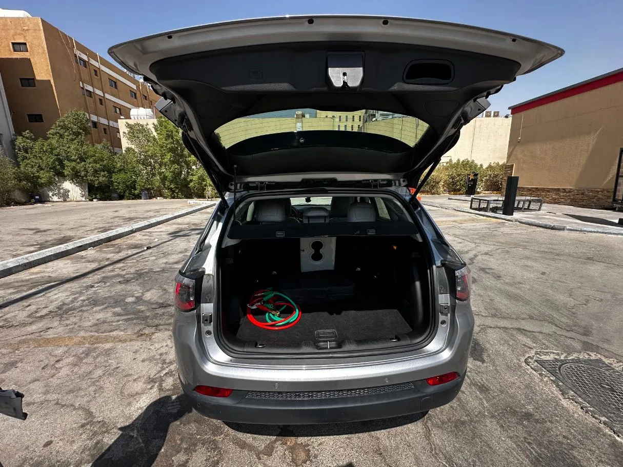 Car image 21