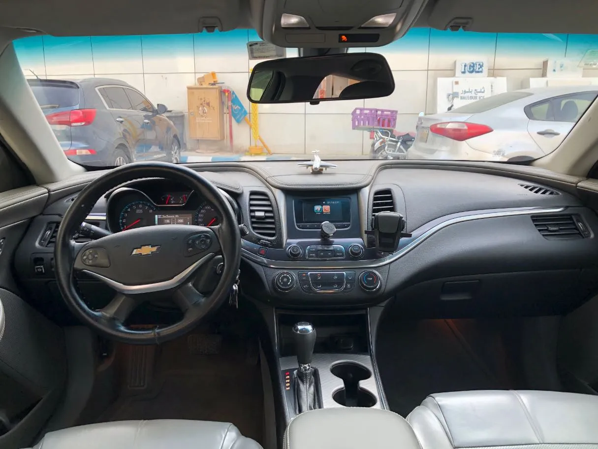 Car image 14