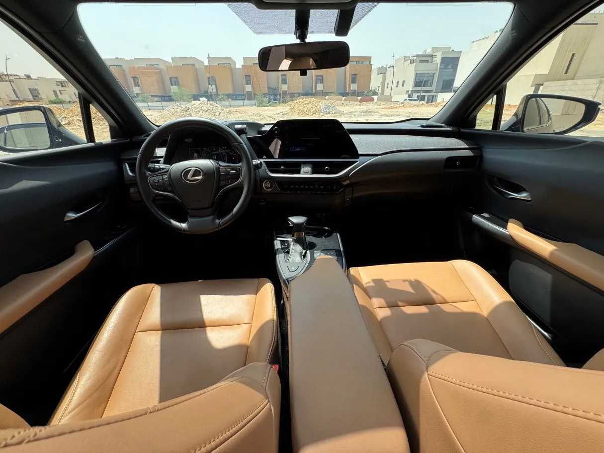 Car image 15