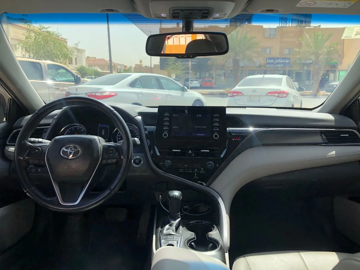 Car image 17