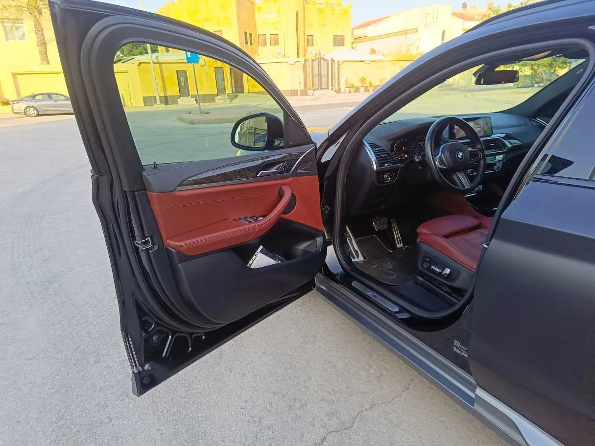 Car image 11