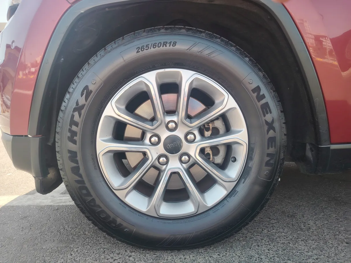 Car image 9