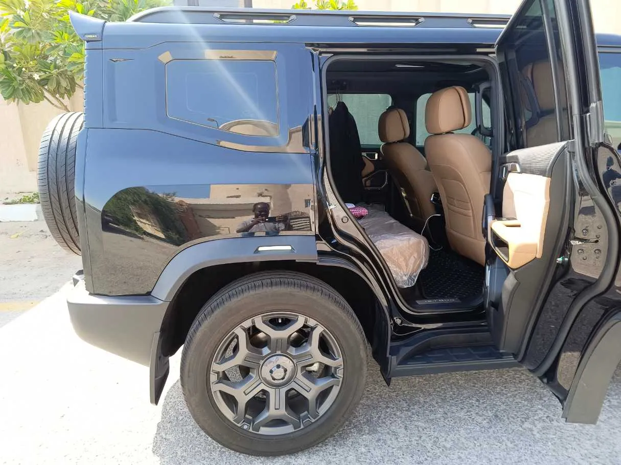 Car image 18