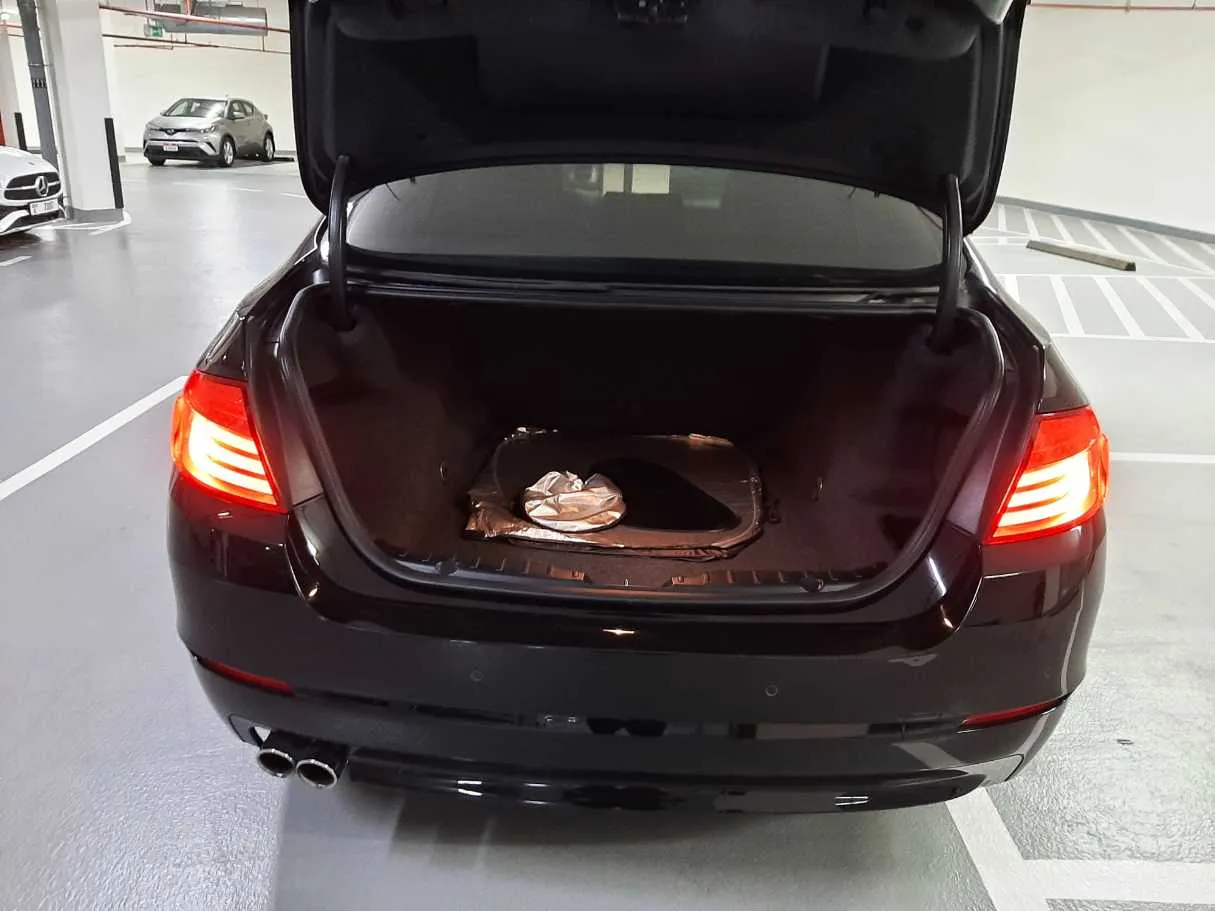 Car image 19