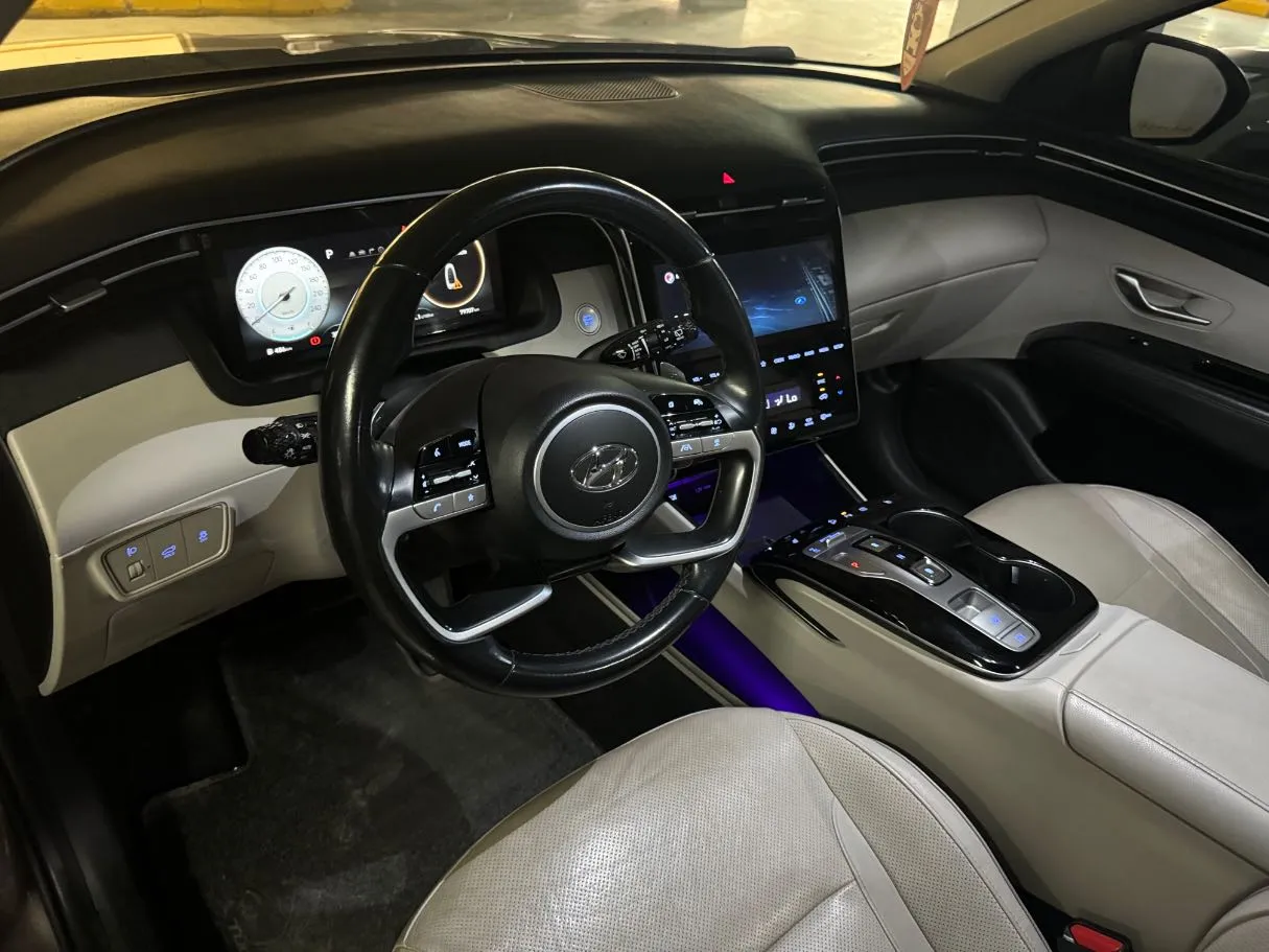Car image 10