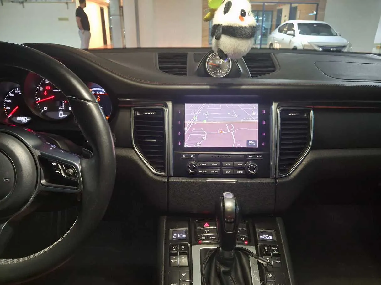 Car image 16