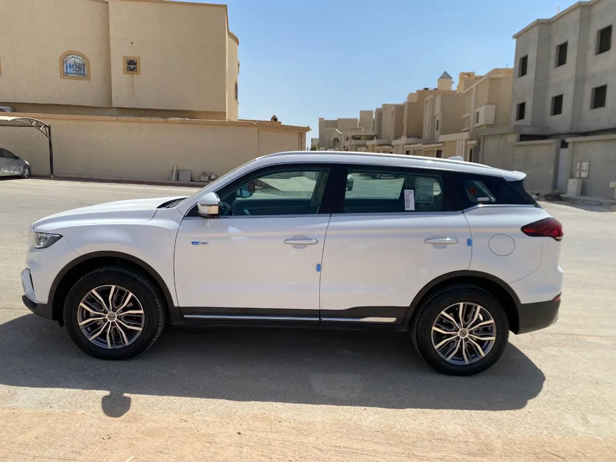 Car image 8