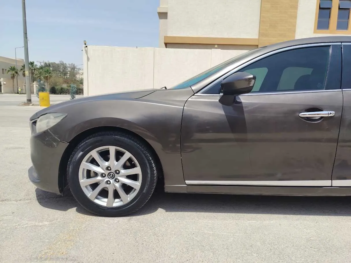 Car image 9