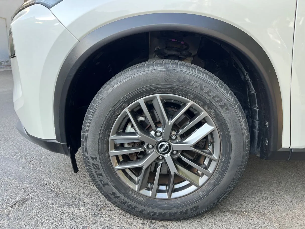 Car image 9