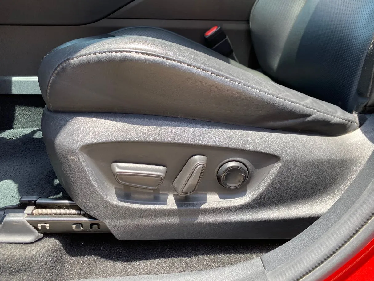 Car image 30