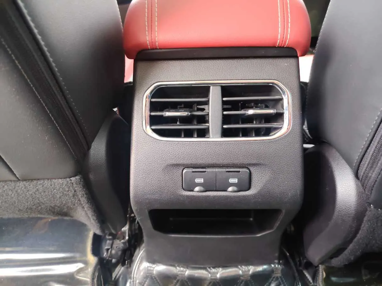 Car image 27