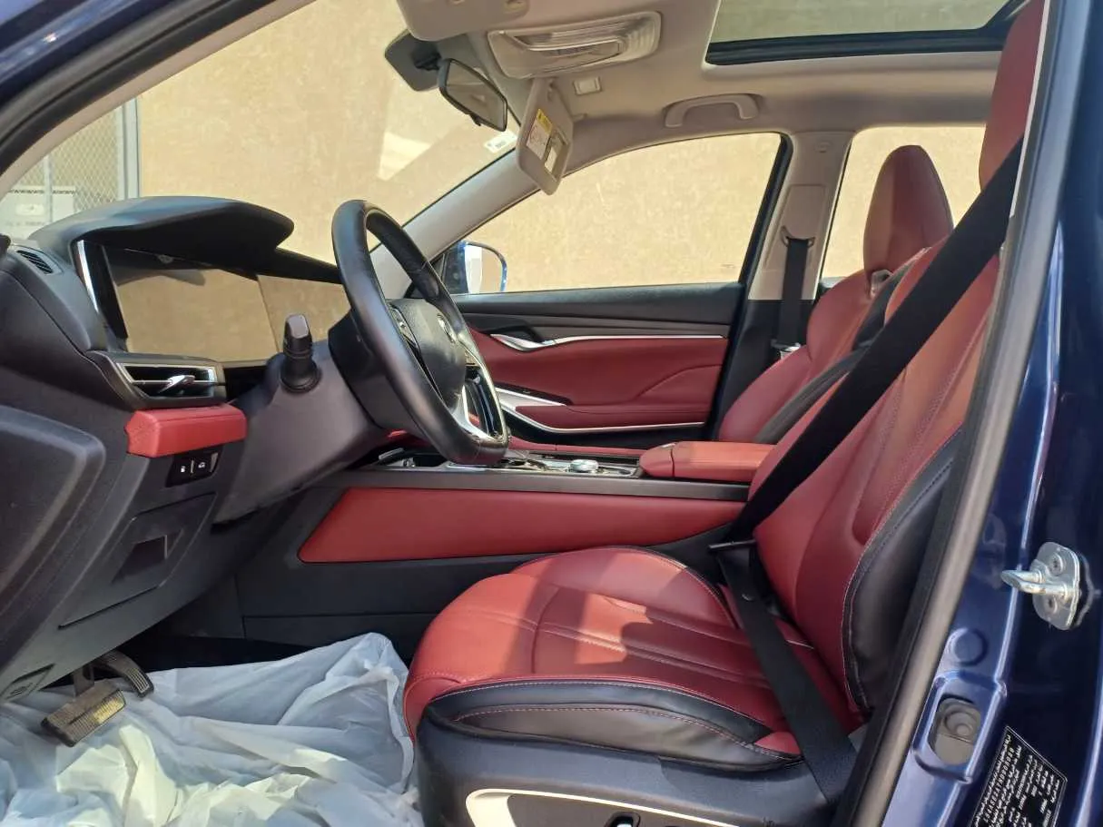 Car image 12