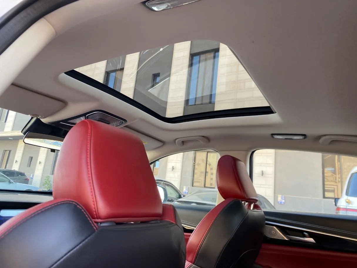 Car image 14