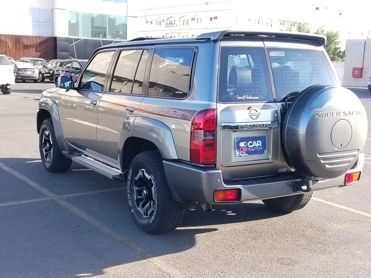 Car image 7