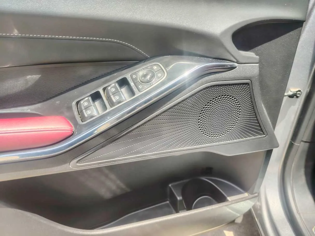 Car image 40