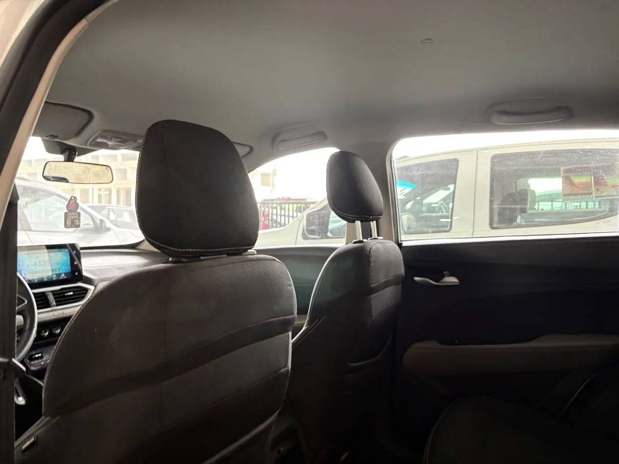 Car image 16