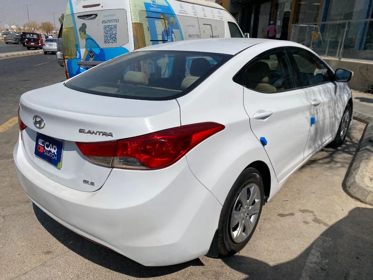 Car image 4