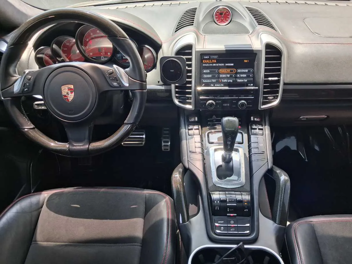 Car image 16