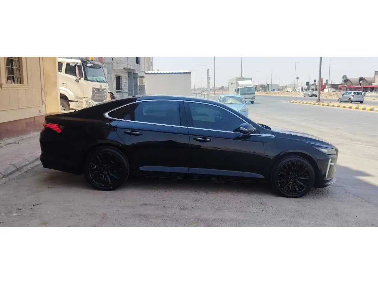 Car image 4