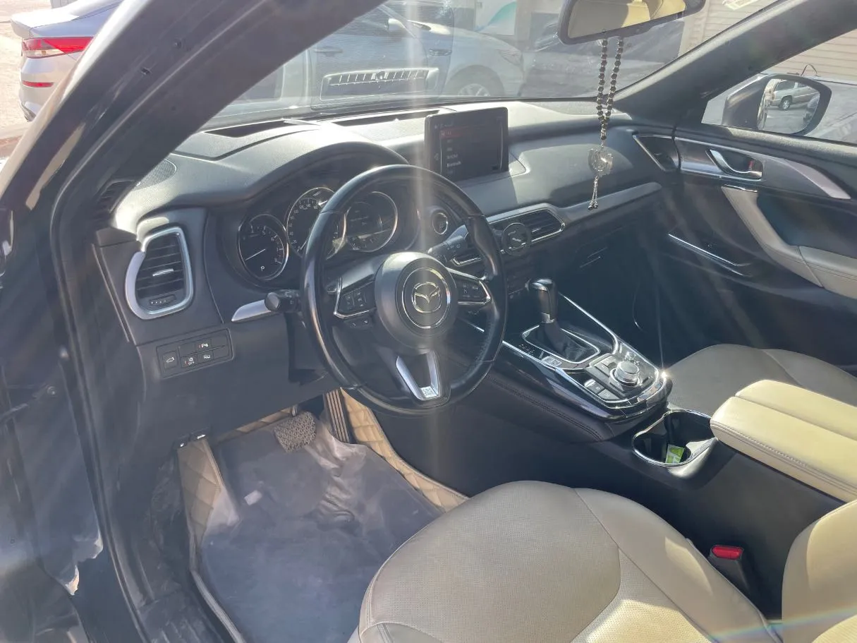 Car image 11