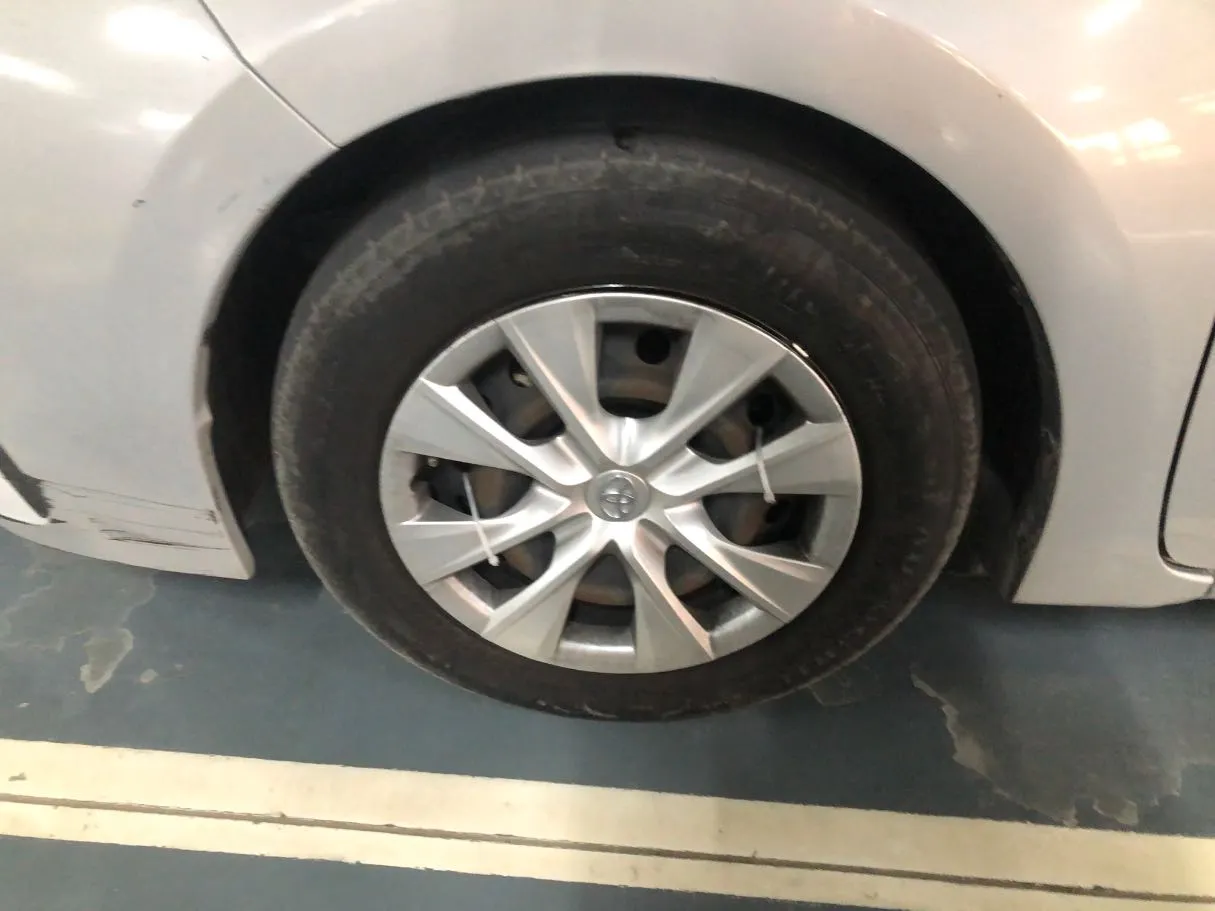 Car image 10