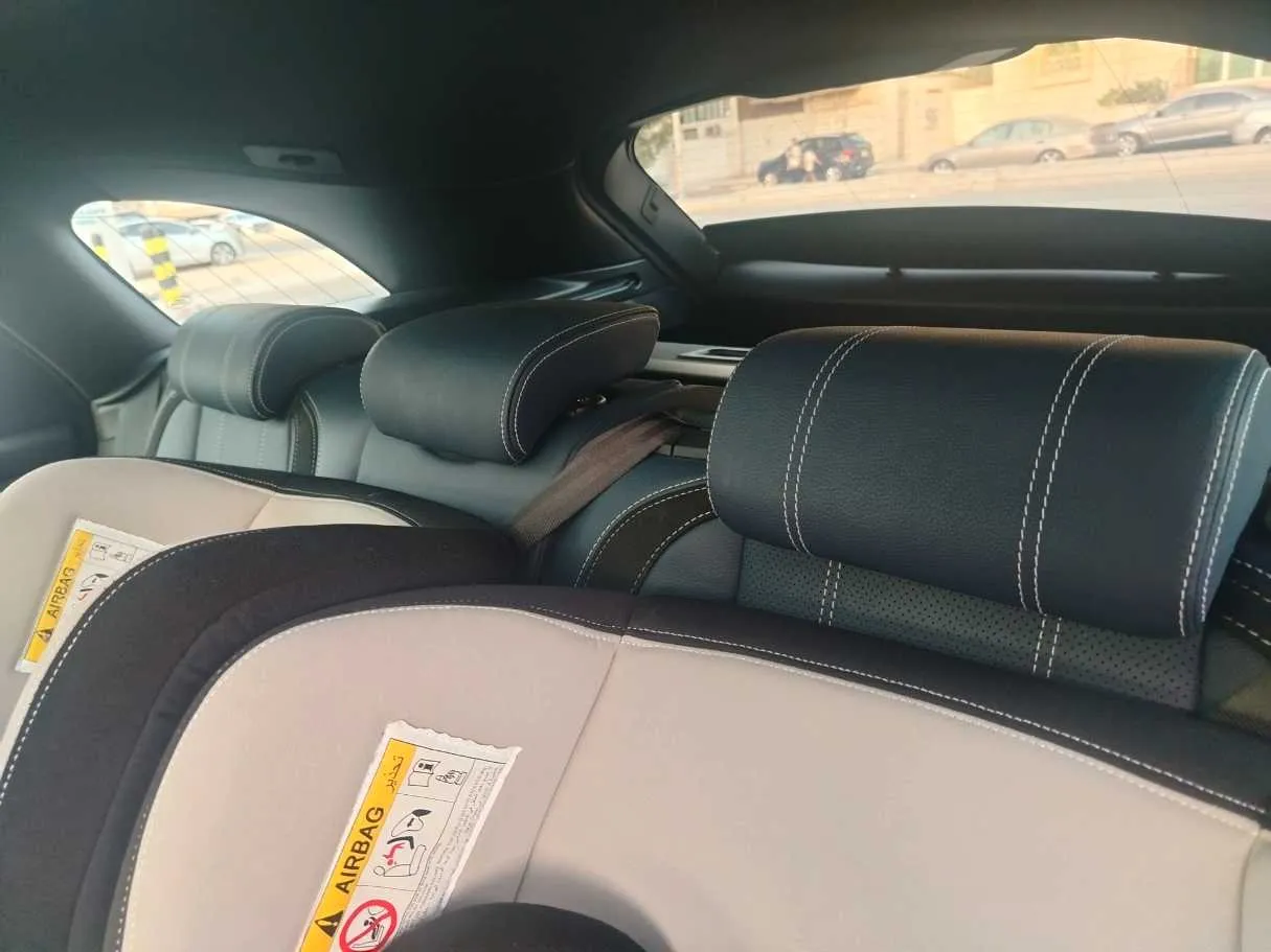 Car image 18