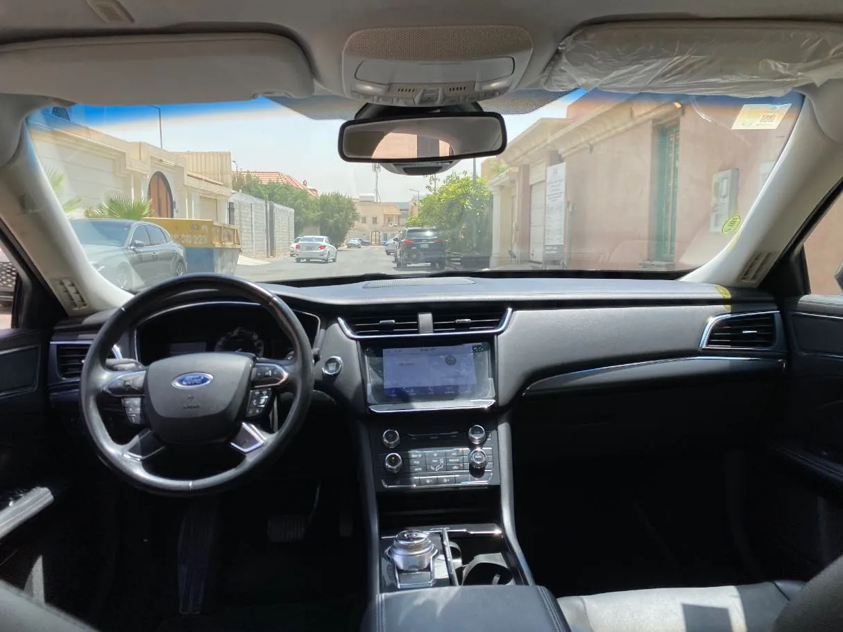 Car image 16