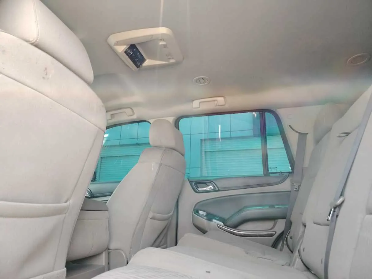 Car image 19
