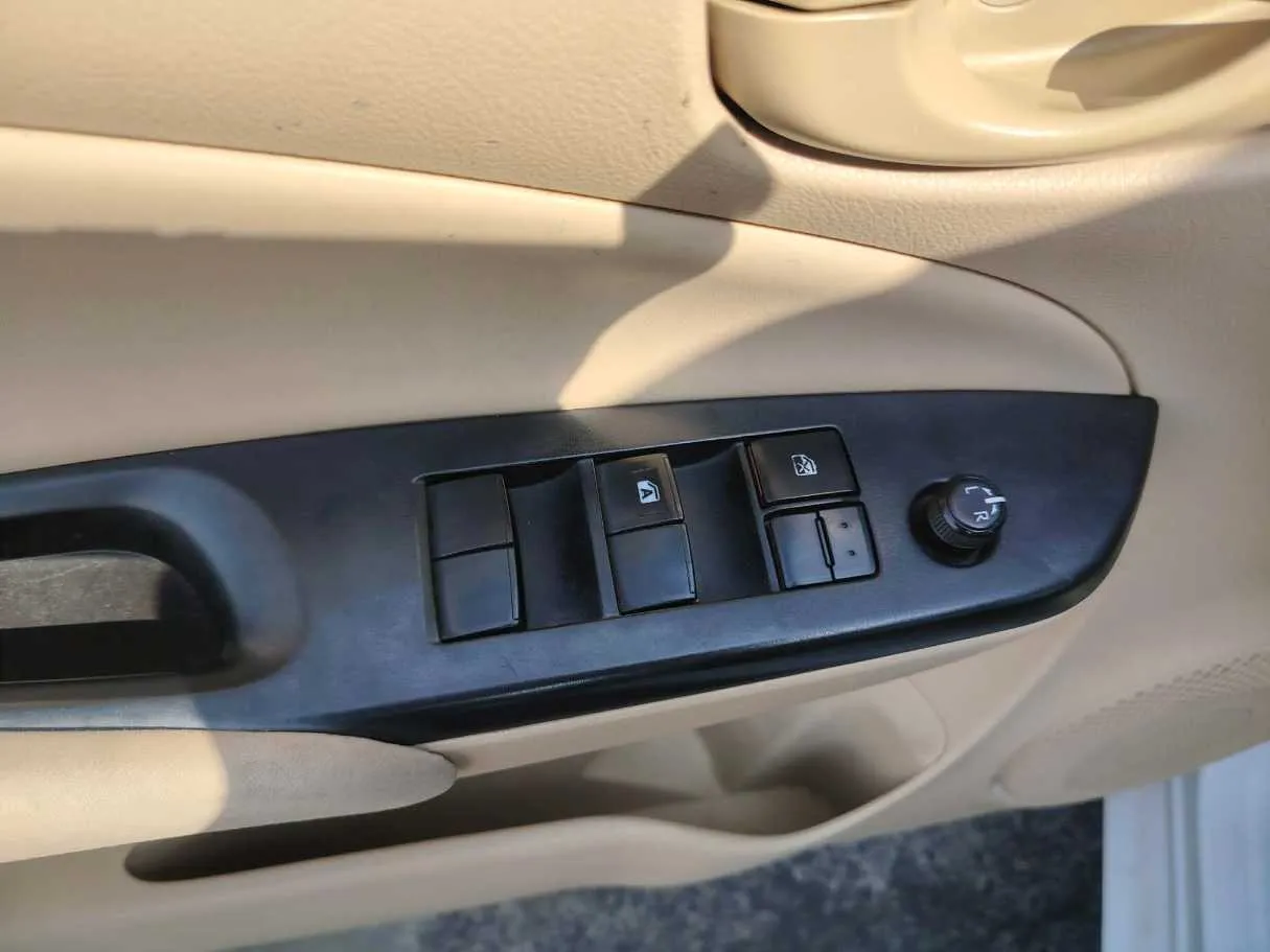 Car image 33