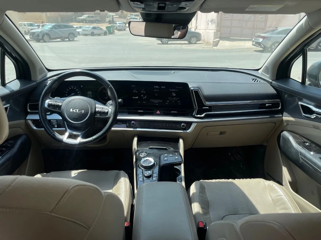 Car image 18