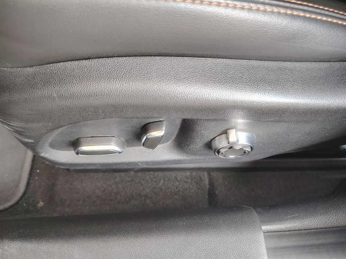 Car image 31
