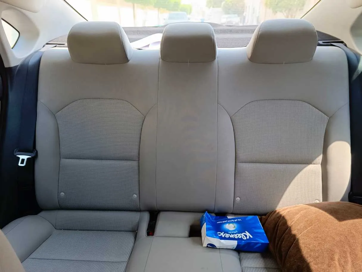 Car image 16