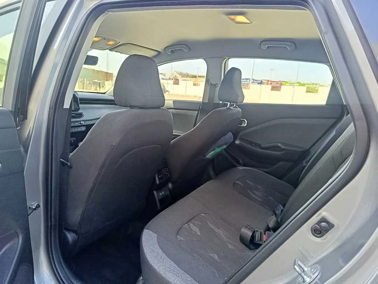 Car image 17