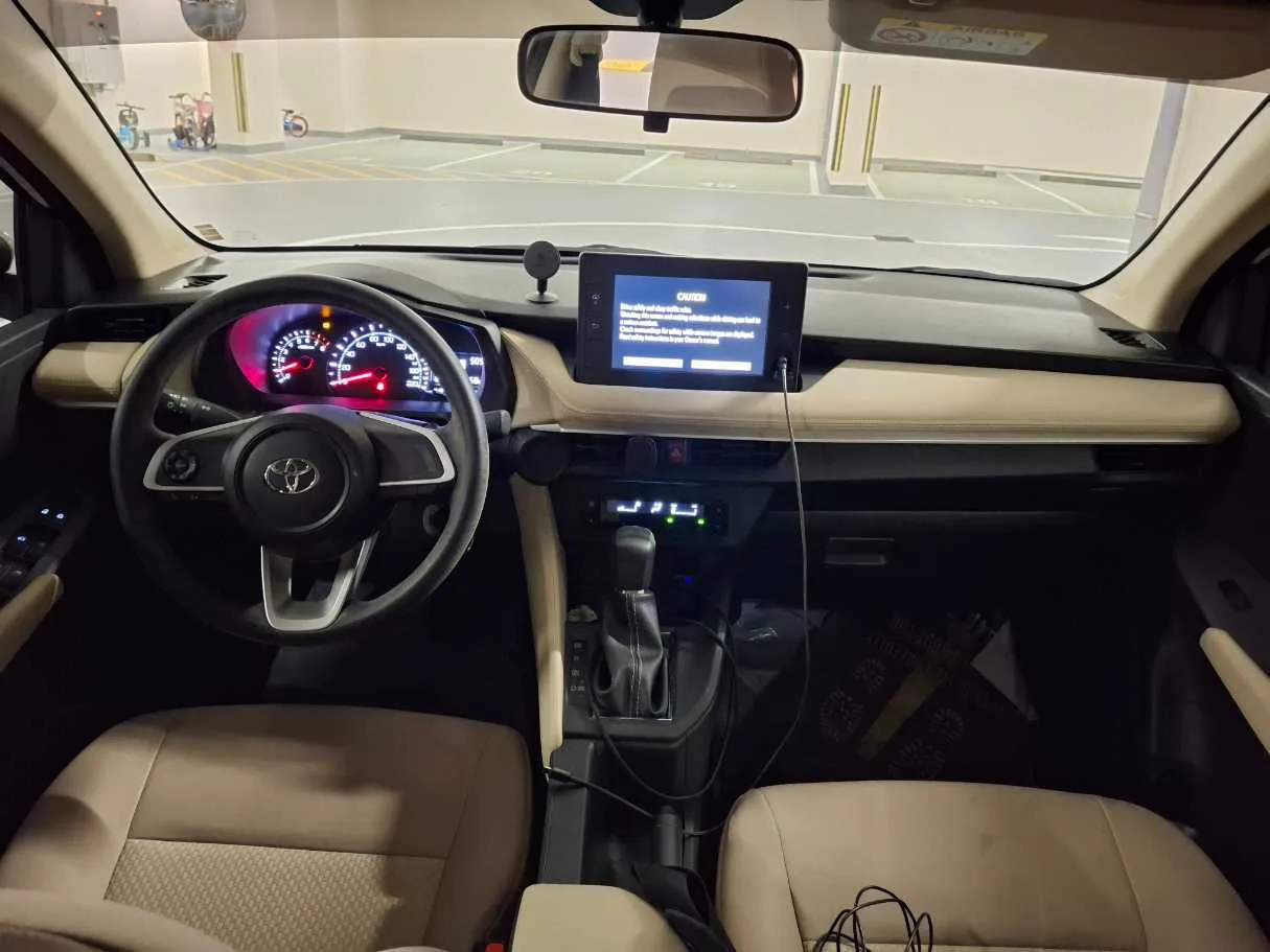 Car image 14