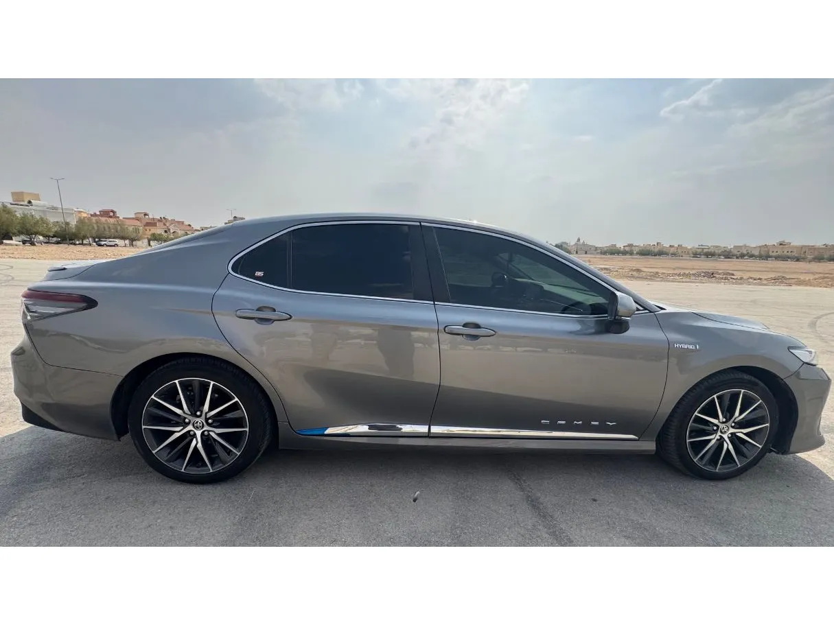 Car image 4