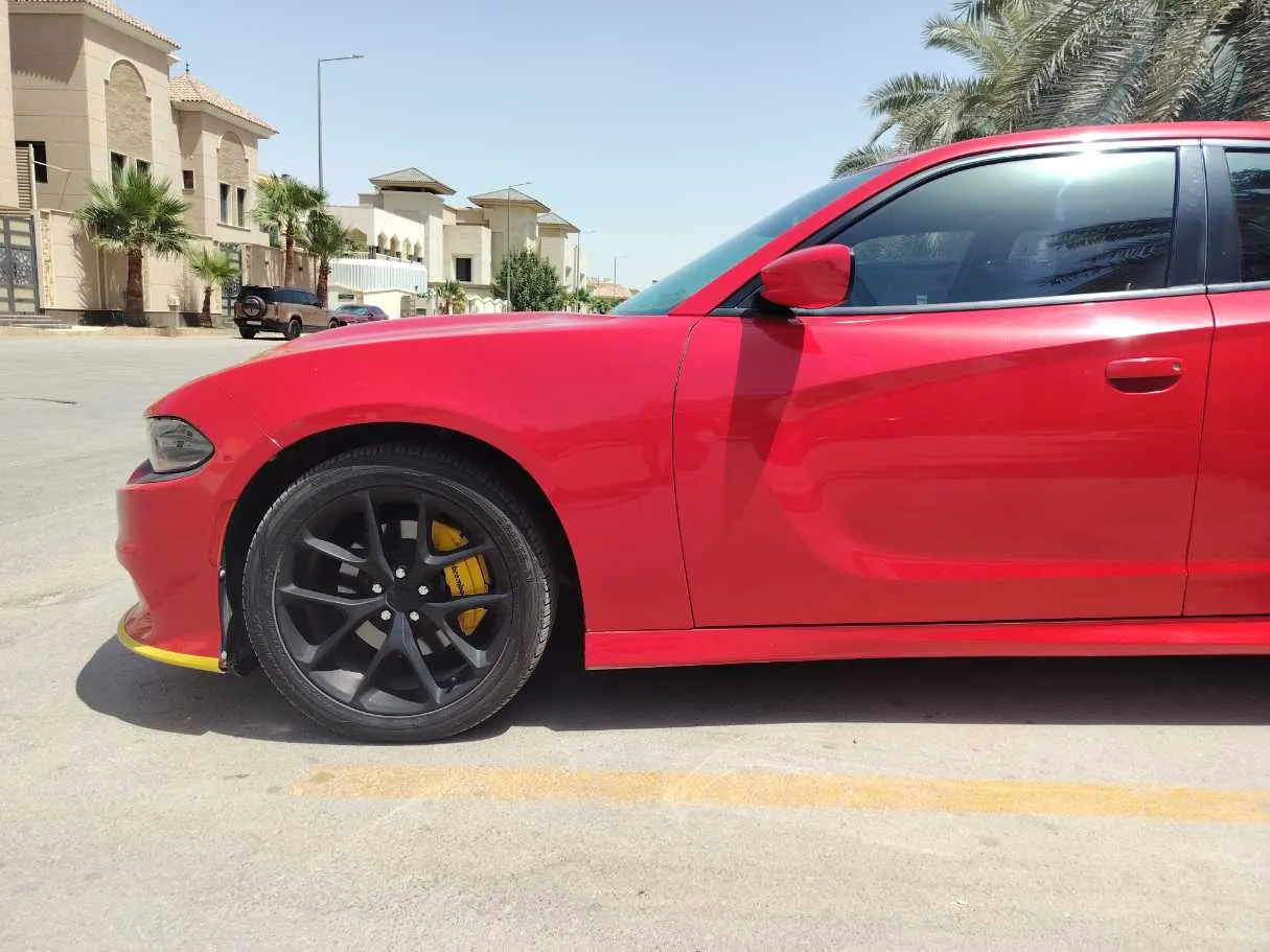 Car image 9