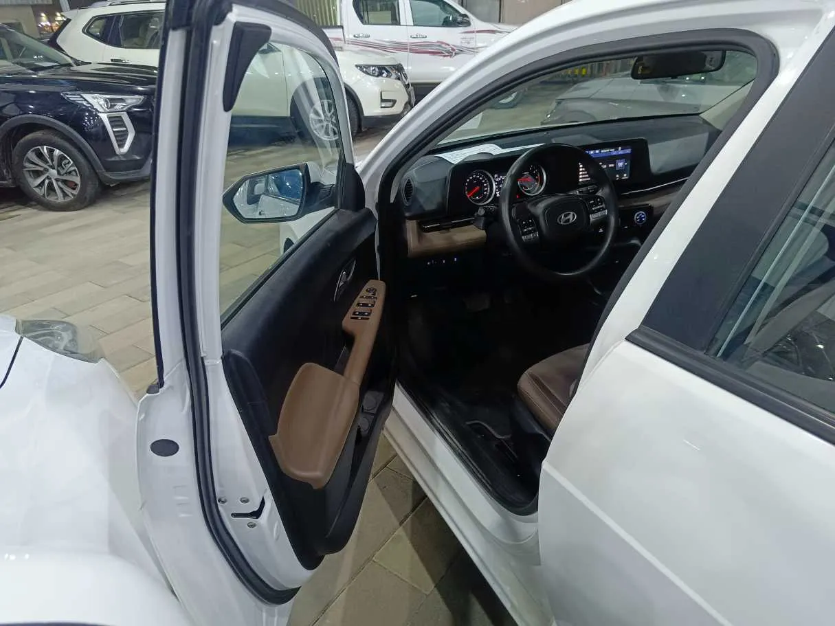 Car image 8